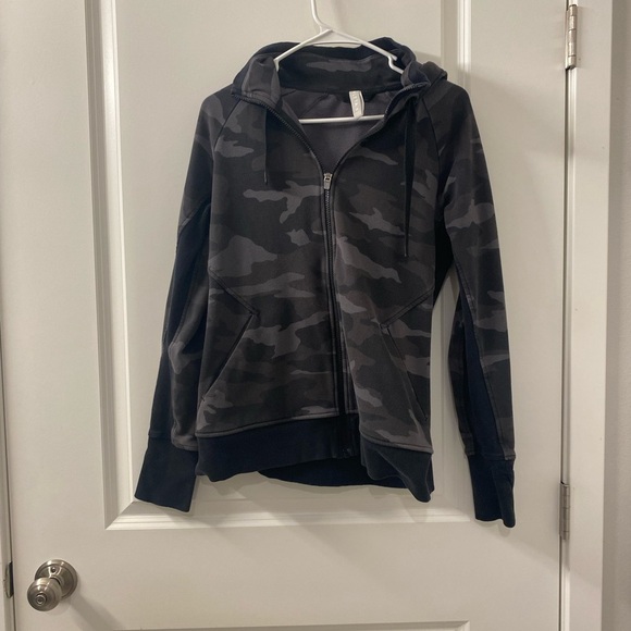 Athleta Tops - Athleta Triumph Camo black Zip-Up Hoodie size medium